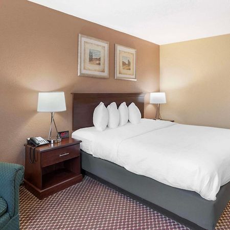 Quality Inn & Suites Bloomington University Area Exterior foto